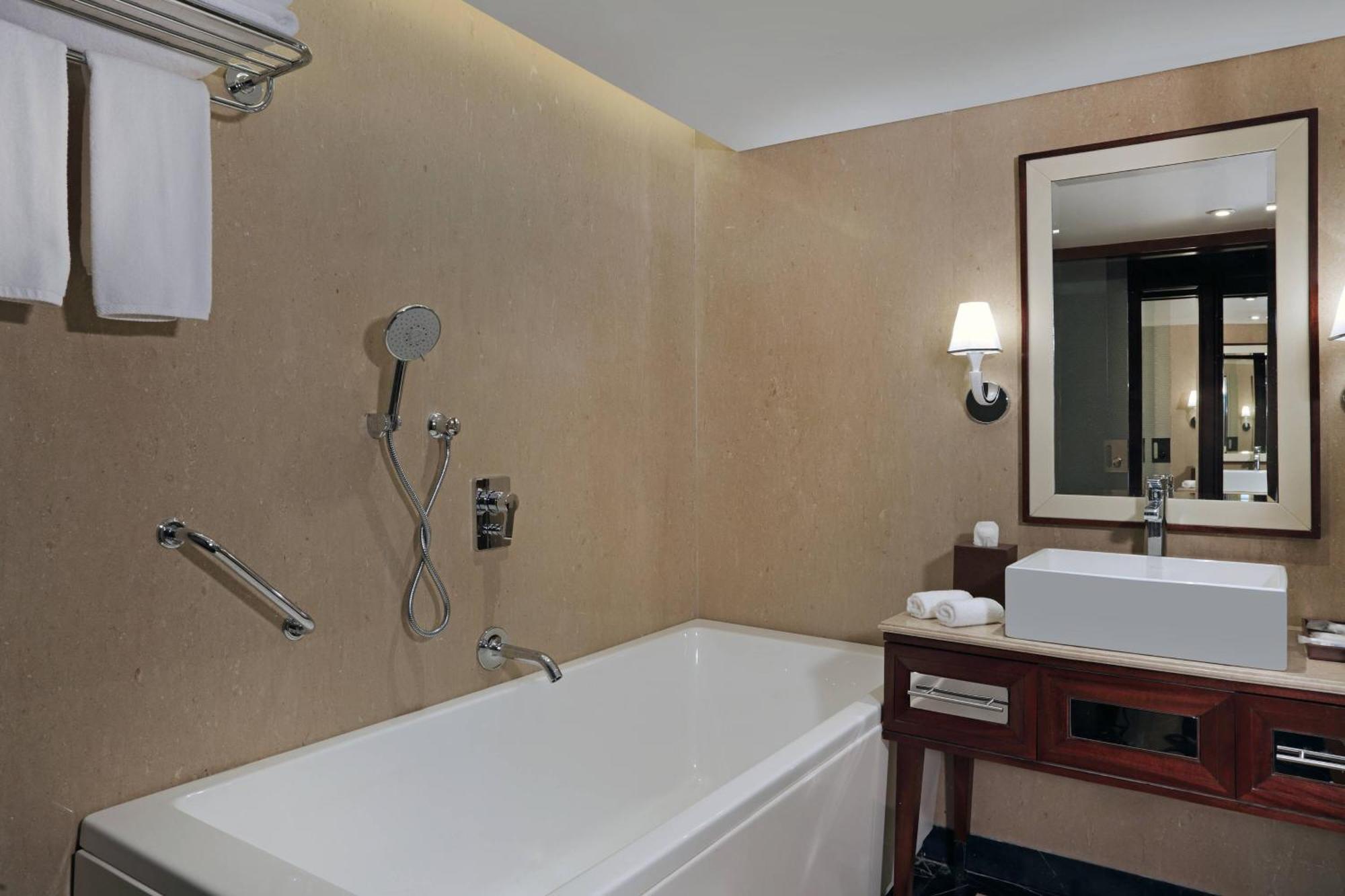 Sheraton Grand Pune Bund Garden Hotel Εξωτερικό φωτογραφία